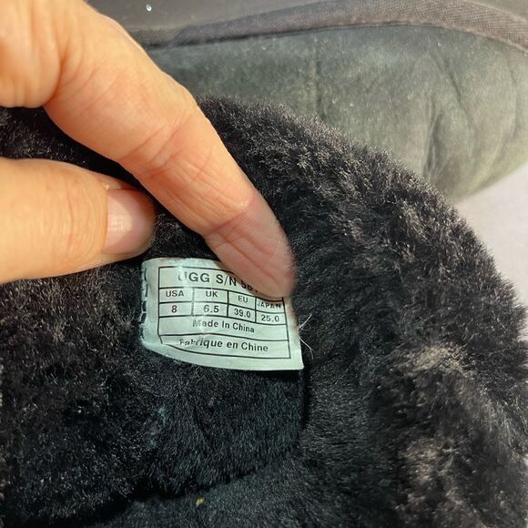 UGG - Black Traditional Boots - Picture 7 of 9